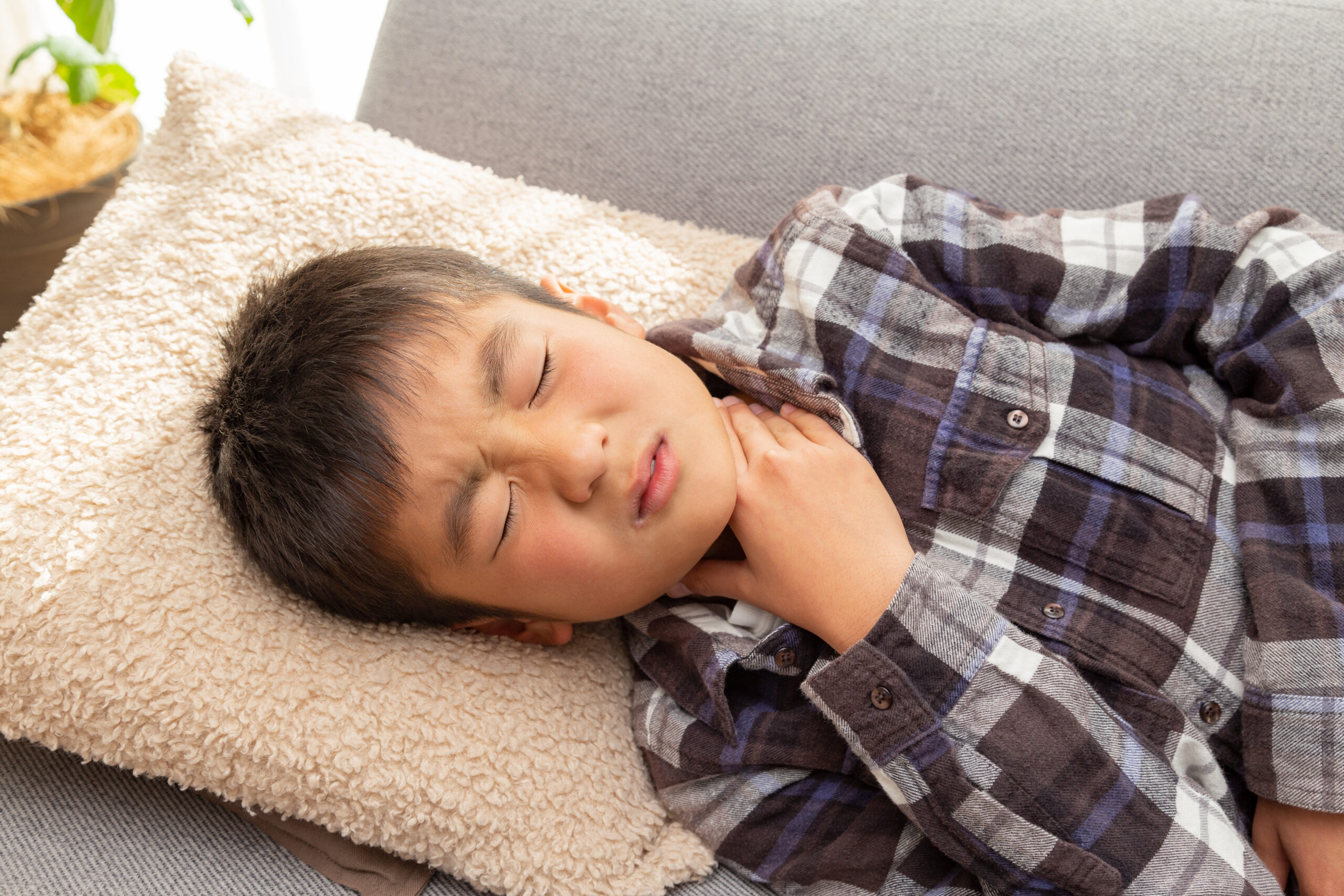 Gentle home remedies for sore throat in kids